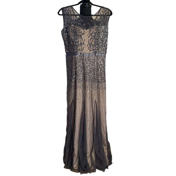 Adrianna Papell sequined sleeveless gown - Picture 2 of 10
